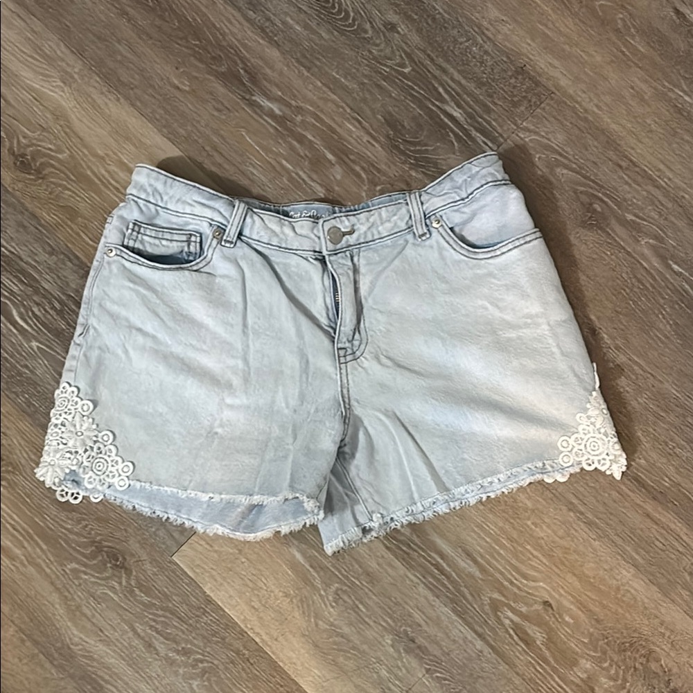 Cat & Jack Lt denim short with lace accent, adjustable waist Size XXL (18)